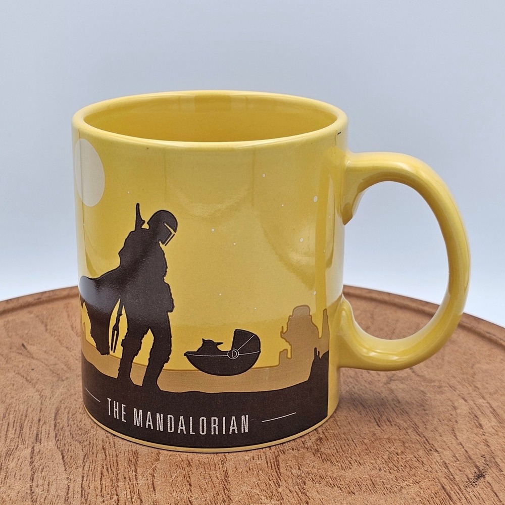 Star Wars Silver Buffalo The Mandalorian Mug 20oz Yellow Silhouette Grogu